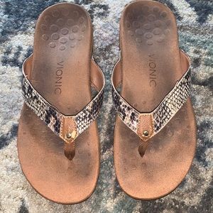 Vionic Sandals size 8